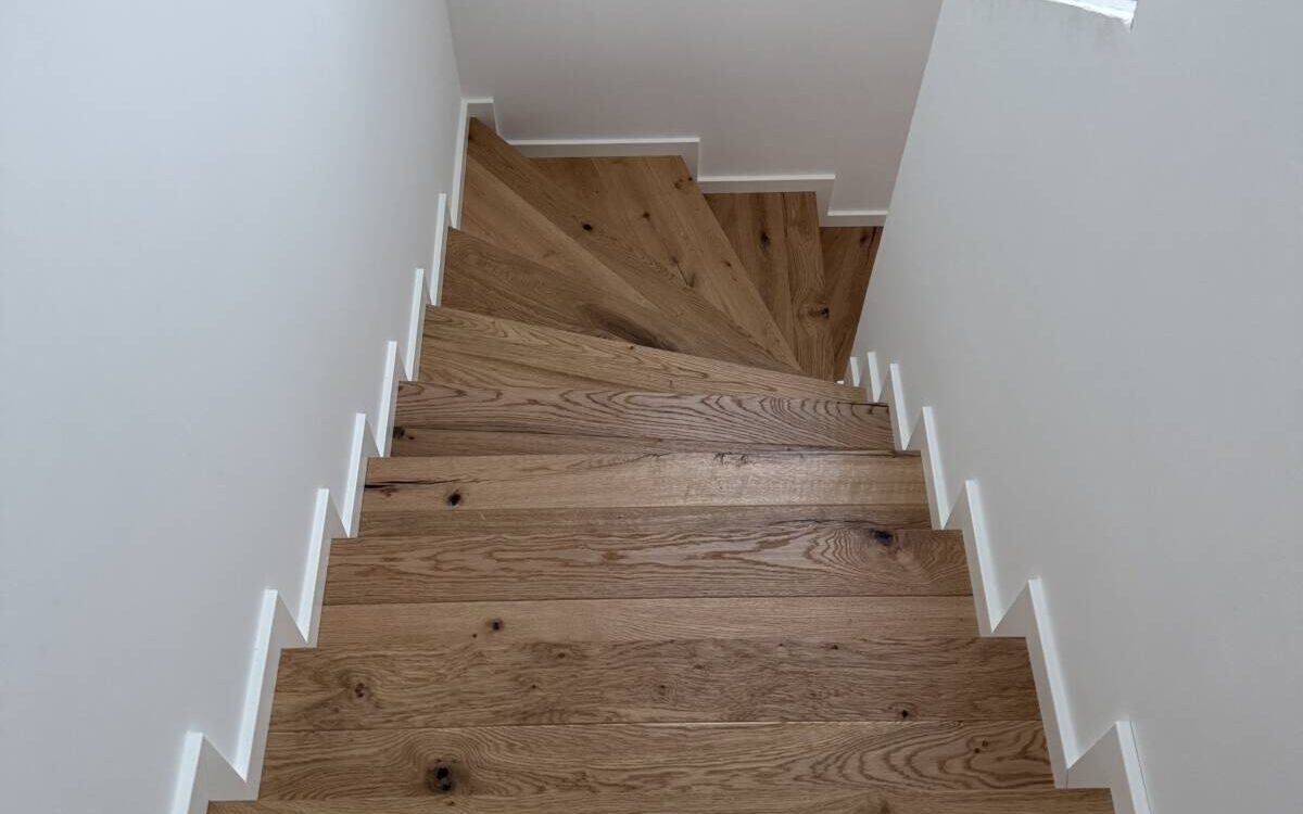 Bois massif ou contrecollé : quelle solution est la plus durable pour un habillage d’escalier ? Sélestat