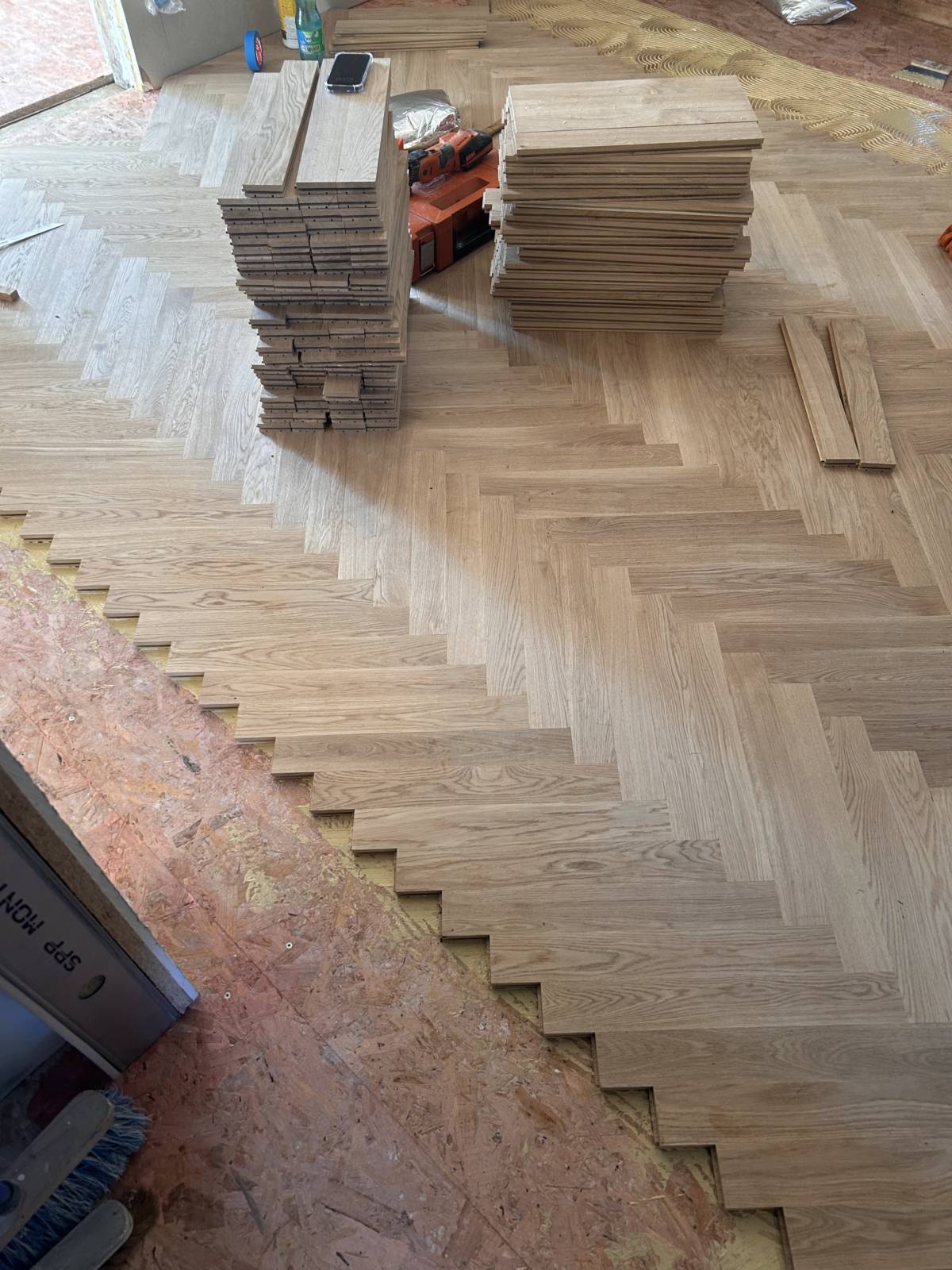 Parquet en chevrons vs parquet en point de Hongrie : quelles différences pour quel style ? Rixheim