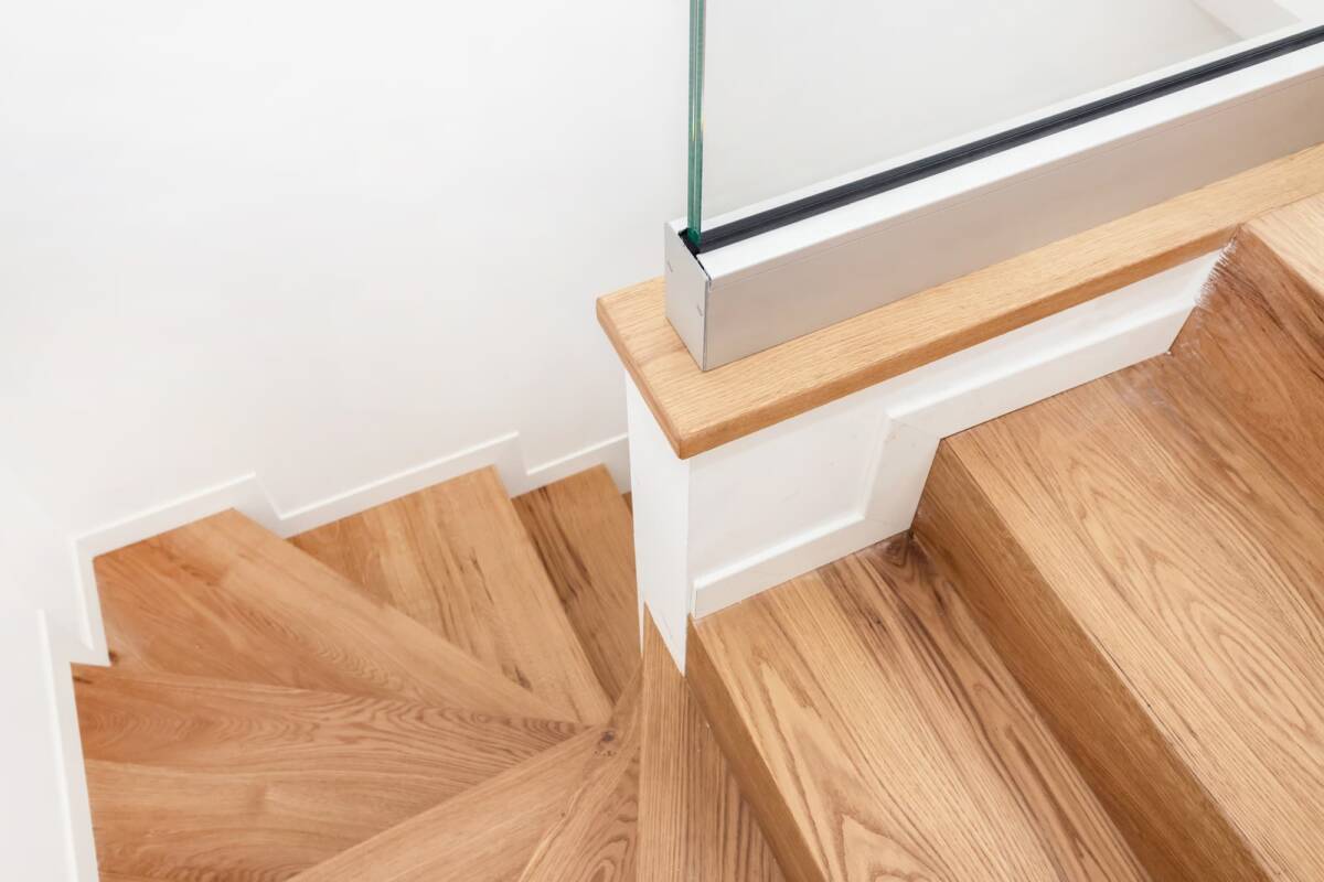 Comment harmoniser un escalier en parquet avec le sol de l&rsquo;&eacute;tage pour un rendu uniforme ? Illzach